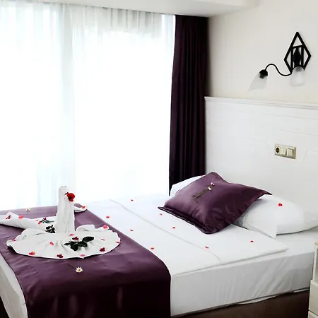 By Karaaslan Otel Kuşadası