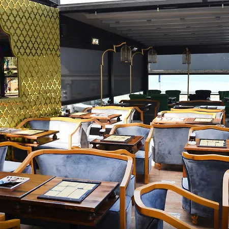 By Karaaslan Otel Kuşadası