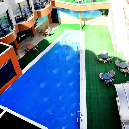 By Karaaslan Otel Kuşadası